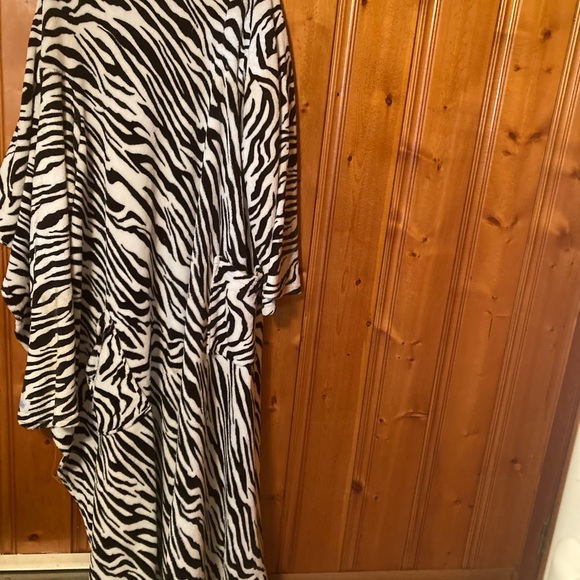 Size X-Large Womens house coat Snuggie with hood Very big like a blanket - Picture 2 of 3